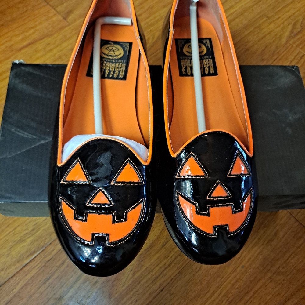 Strange cvlt jack-o-lantern flats size 9 black and orange patent